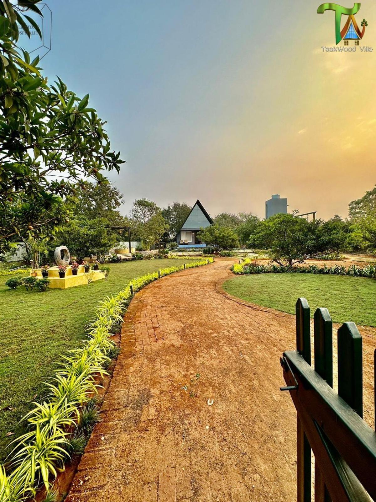 Luxurious 3Bhk W//Pool Teakwood Villa By Gemstone Hospitality アリバグ エクステリア 写真